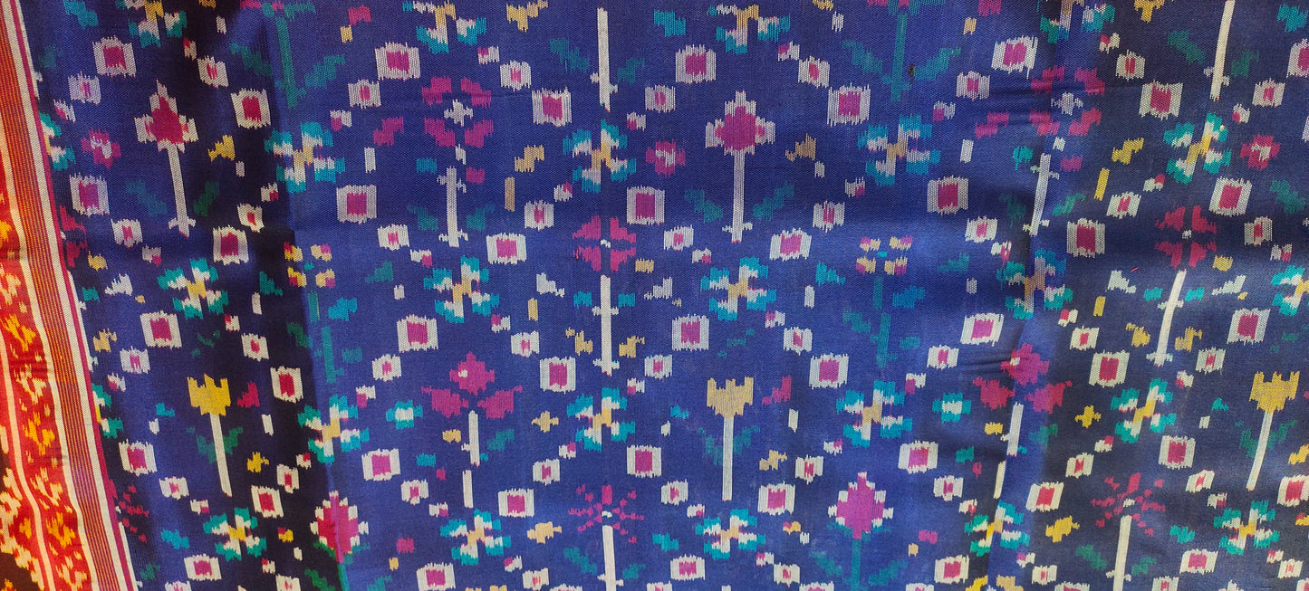 Beutiful New fancy Box in flower design Patan Patola First Copy Semi Ikkat Patola Sarees